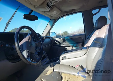 2003 Chevrolet Suburban 1500 Lt z USA, uszkodzony, nr VIN 3GNEC16Z53G242220